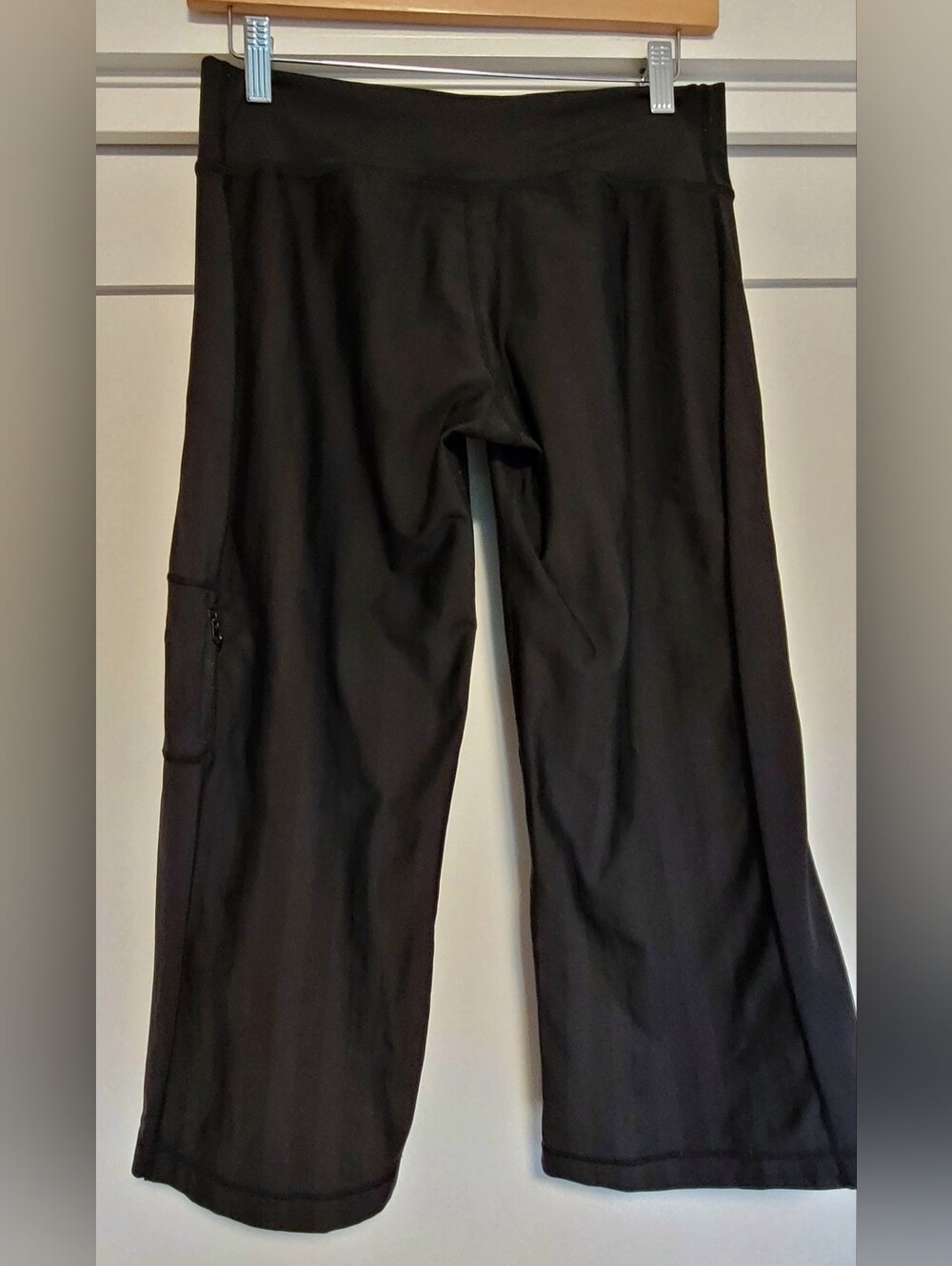 Vintage Lululemon Capris Wide-Leg Active Pants/ Subtle Black Strips